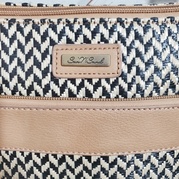 SUN 'N' SAND Black Natural Straw Crossbody - Picture 3 of 10